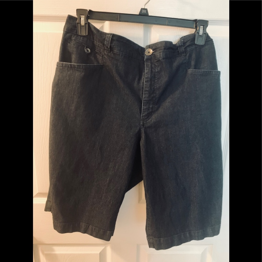 Bandolino dark navy shorts